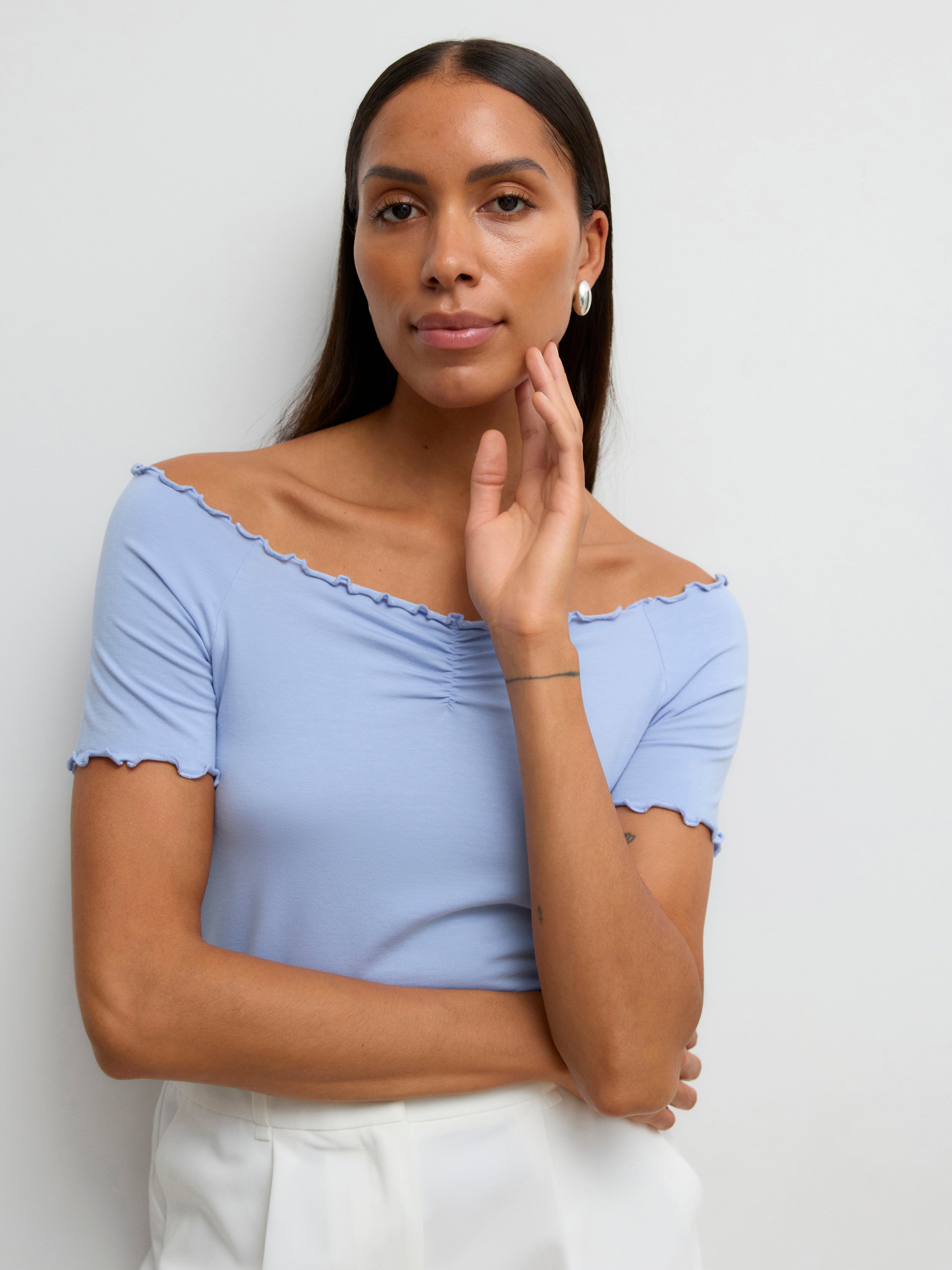 AWAMYRA Top