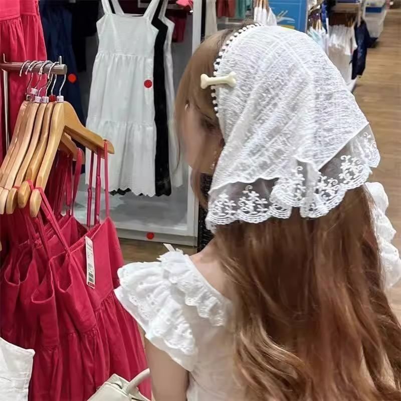 BeDaisy - Driehoeksbandana met kanten rand
