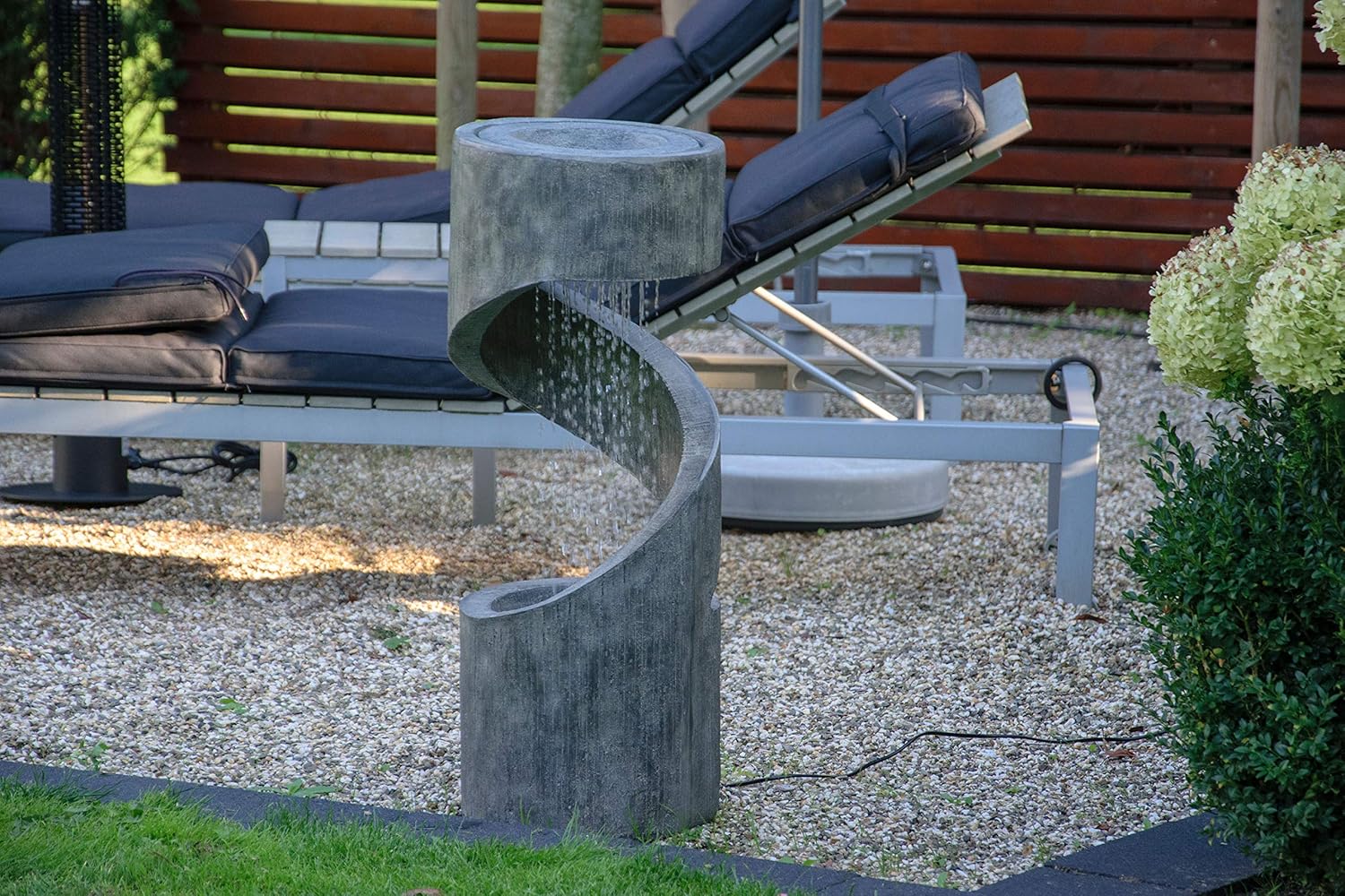 dobar® 96160e Großer Design Gartenbrunnen Venus | Terrassenbrunnen mit LED-Beleuchtung | Wasserfall aus Polyresin | Springbrunnen Outdoor | Dekorativer Zierbrunnen | 31,5 x 31,5 x 79,5 cm