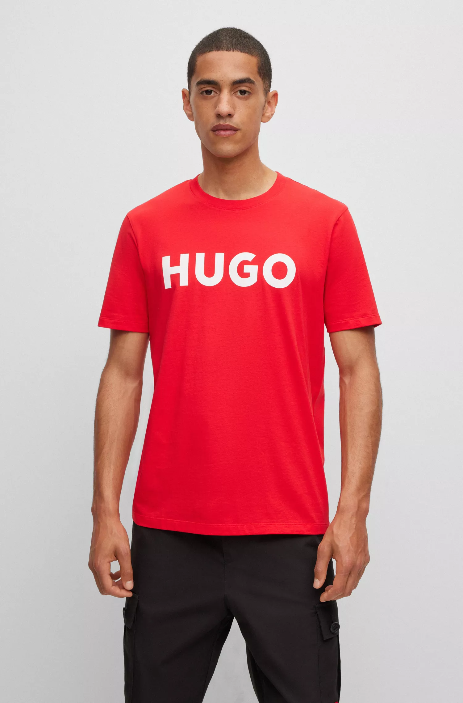 Camiseta HUGO vermelha de algodão com modelagem regular e logo contrastante.
