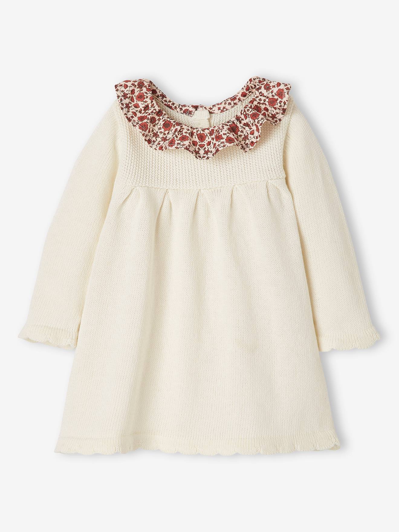 Vestido de tricô com flores no decote, modelo liso branco claro para bebê com estampas.