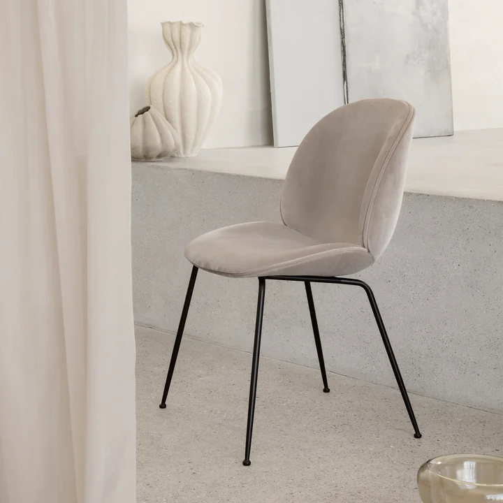 Gubi - Beetle Dining Chair Frontpolsterung (Conic Base), Schwarz / Enzo Degli Angiuoni (0023)