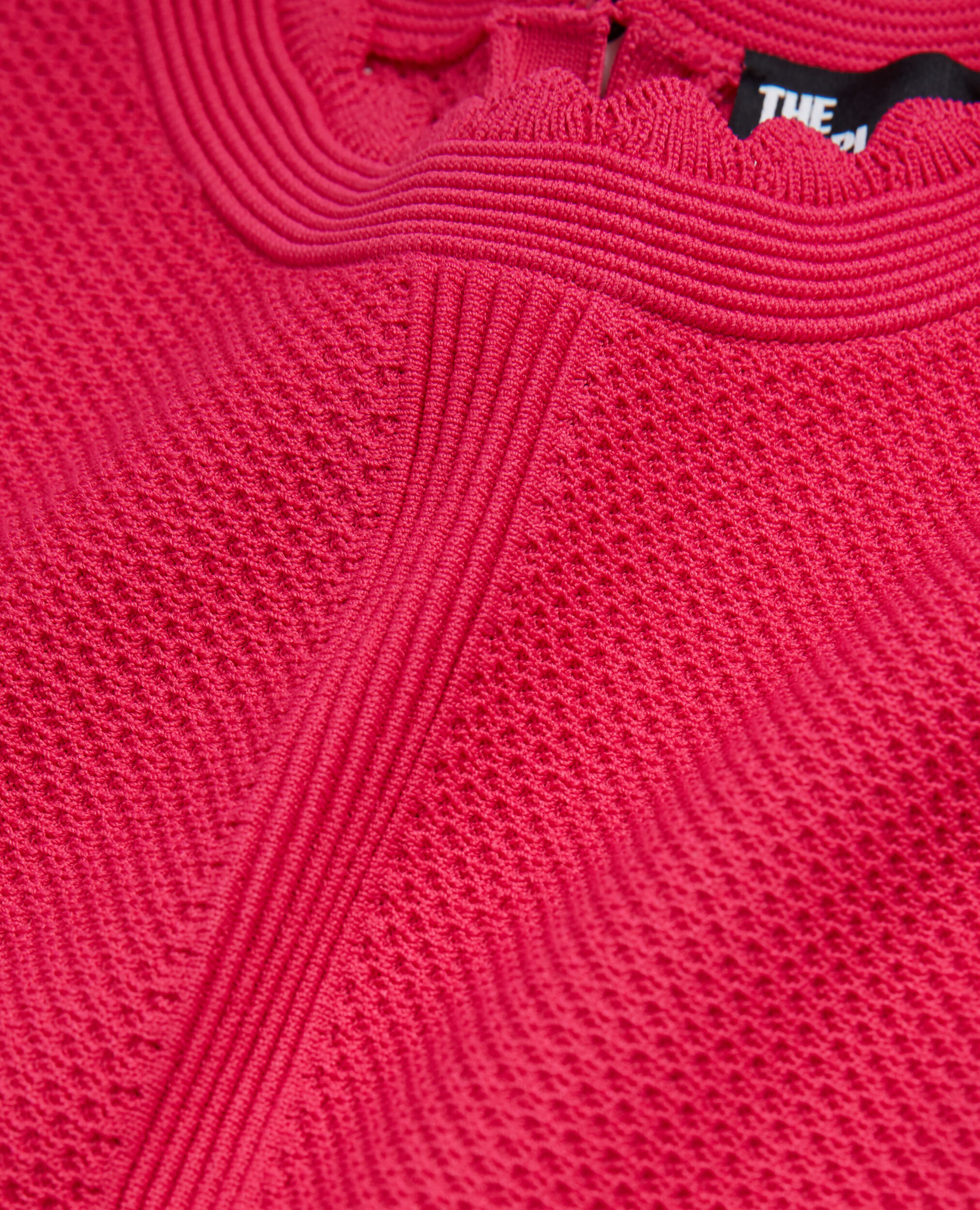 Top rose court en maille ajourée
