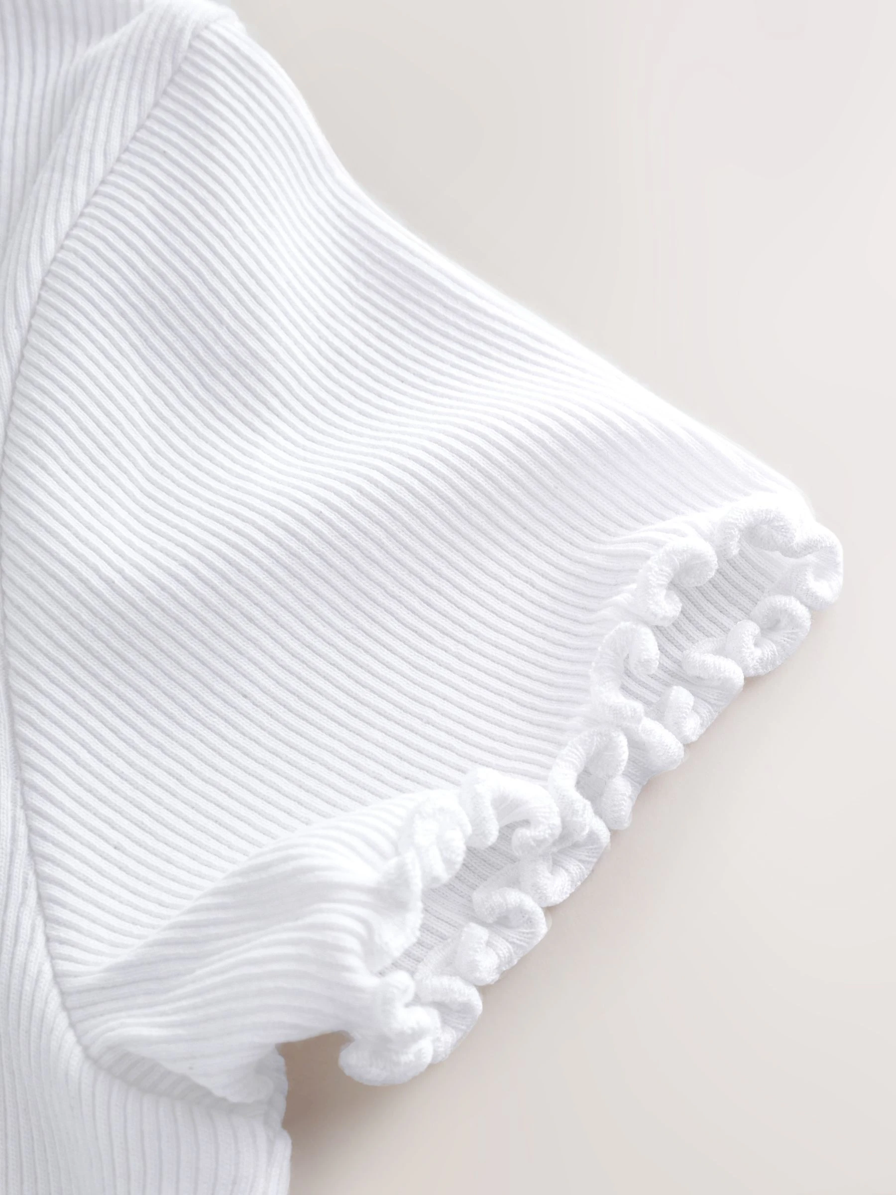 Wit - Geribbeld T-shirt met knopenlijst (3-16 jr)