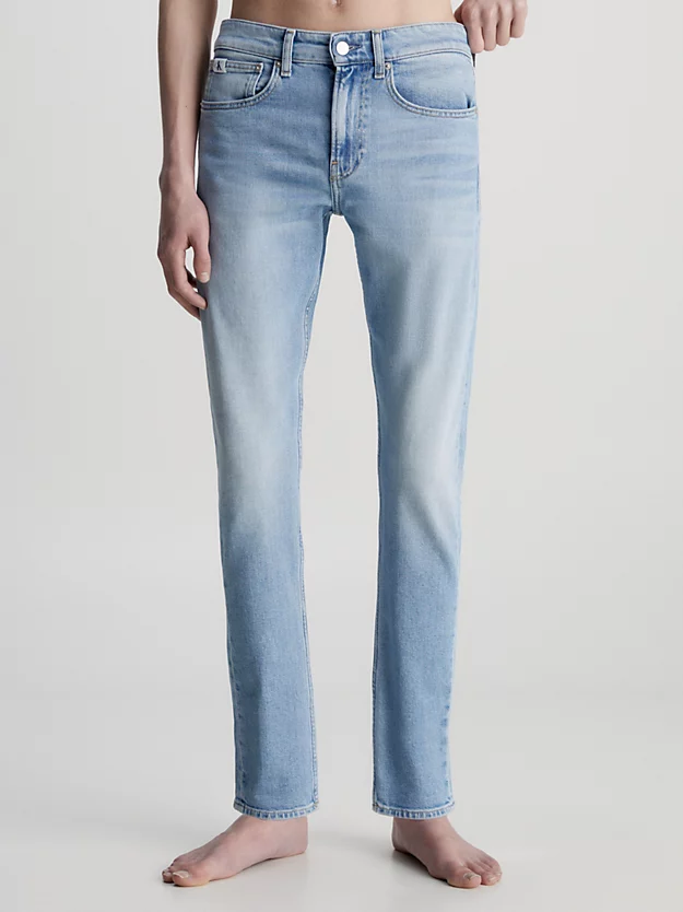 Calça jeans slim fit afunilada