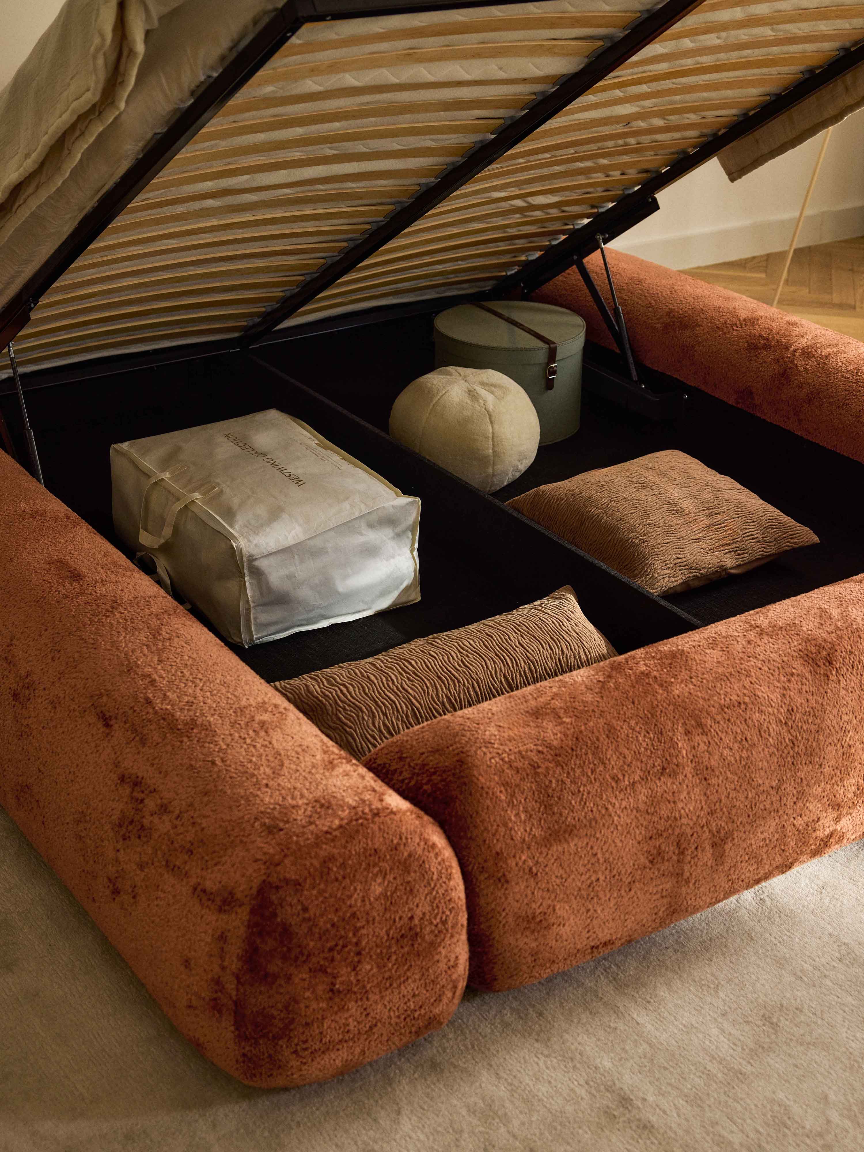 Gestoffeerd teddy bouclé bed Wolke met opbergruimte