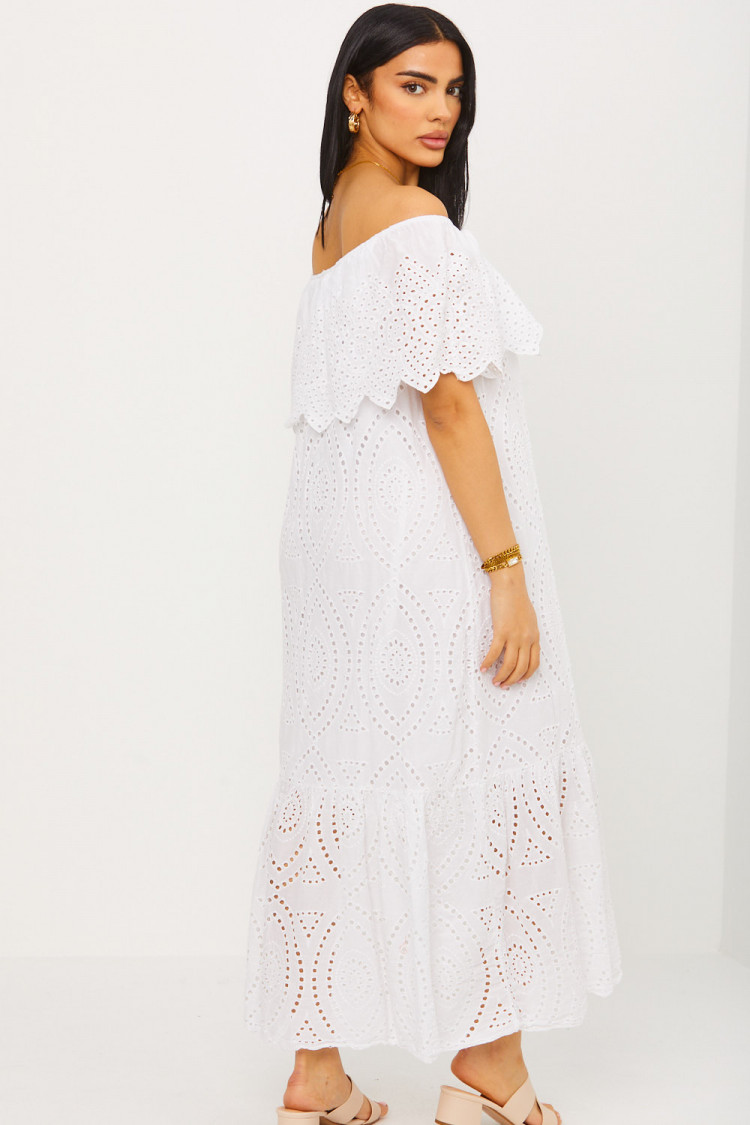 Robe blanche col bardot en crochets