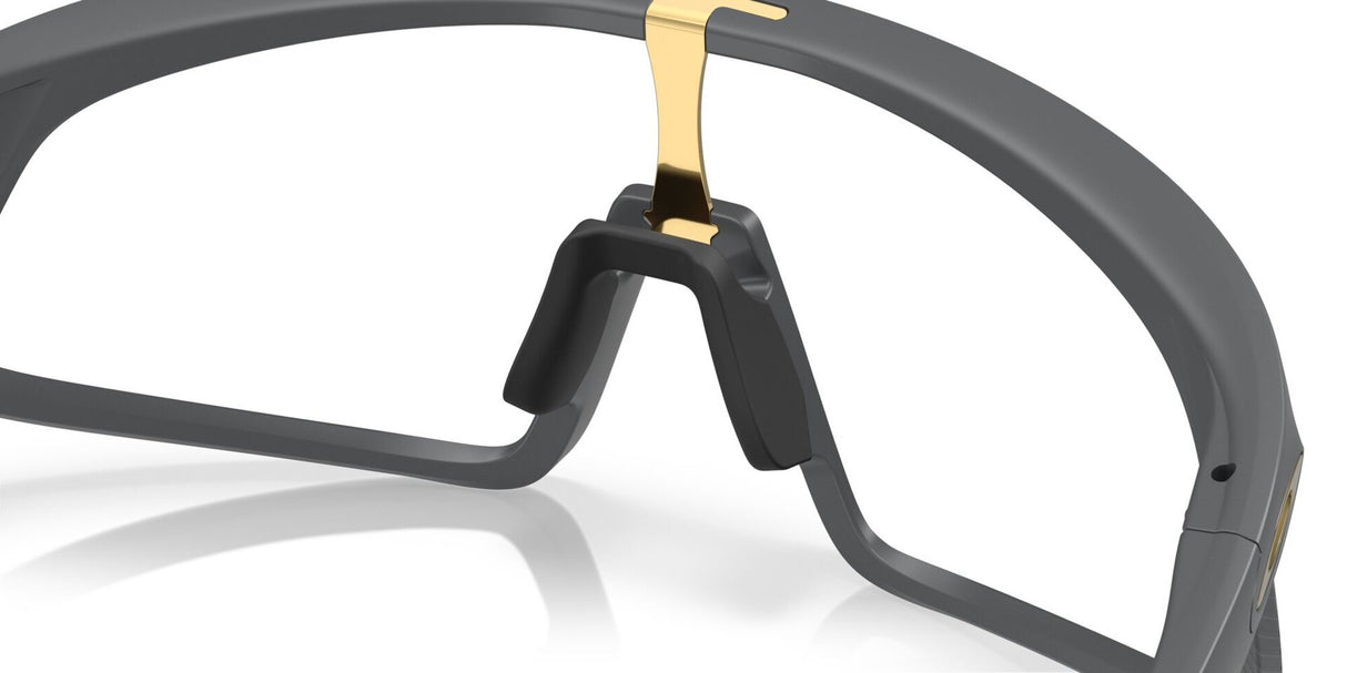 Oakley<br>Rslv