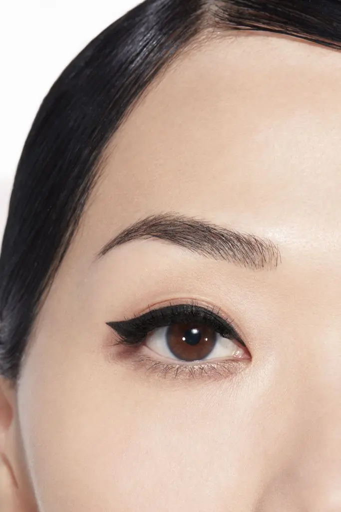CHANEL - LE LINER DE CHANEL Eye-liner liquide haute précision, longue tenue et waterproof- Eyeliner