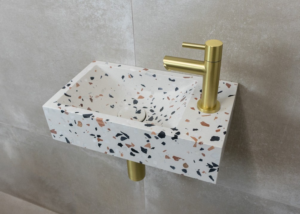 Saniclear Terrazzo fonteinset met rechte kraan in geborsteld messing