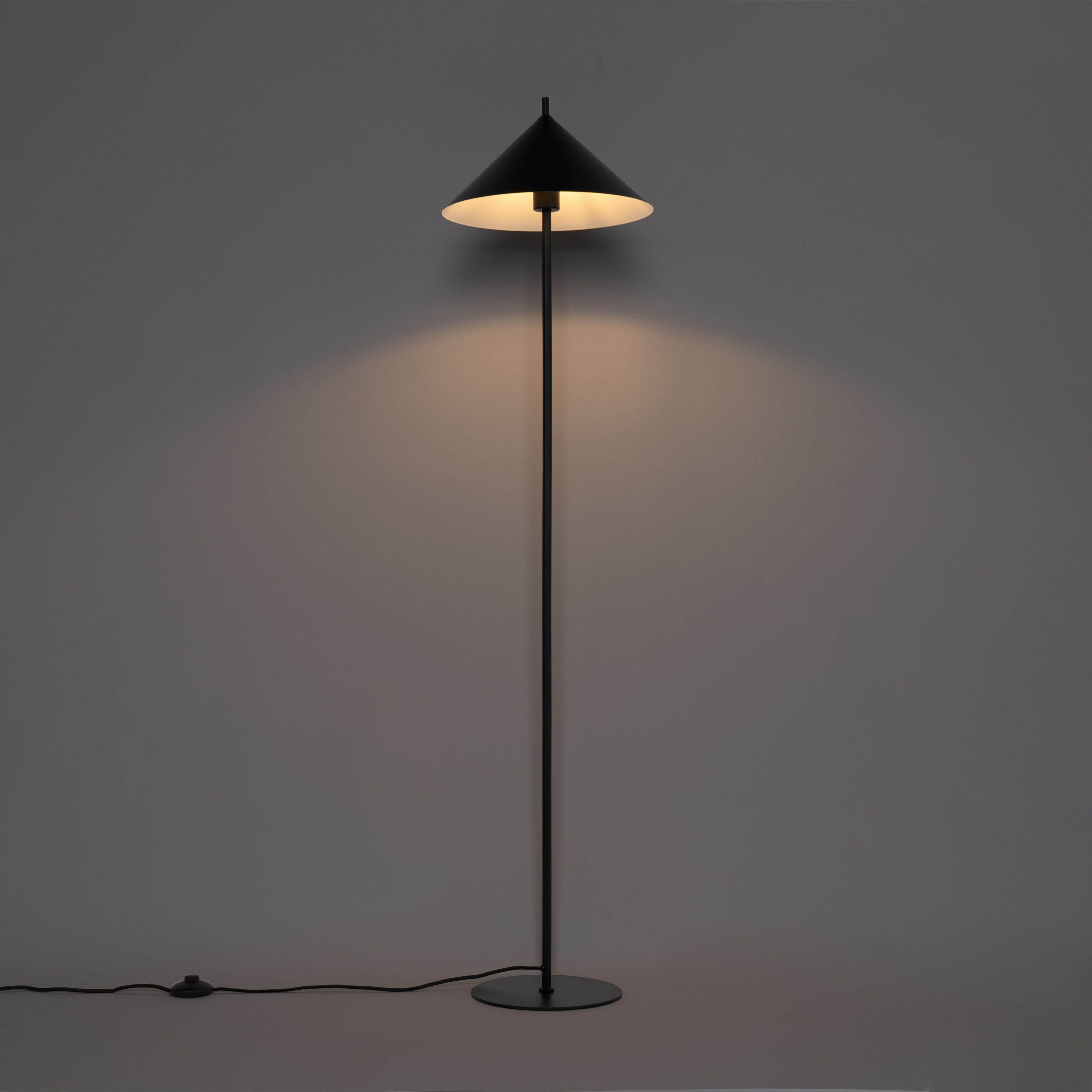 Design vloerlamp zwart driehoek - Triangolo