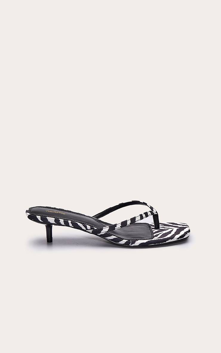 Zèbre Mule À Talon Chaton Avec Bride Entre-orteils En Satin