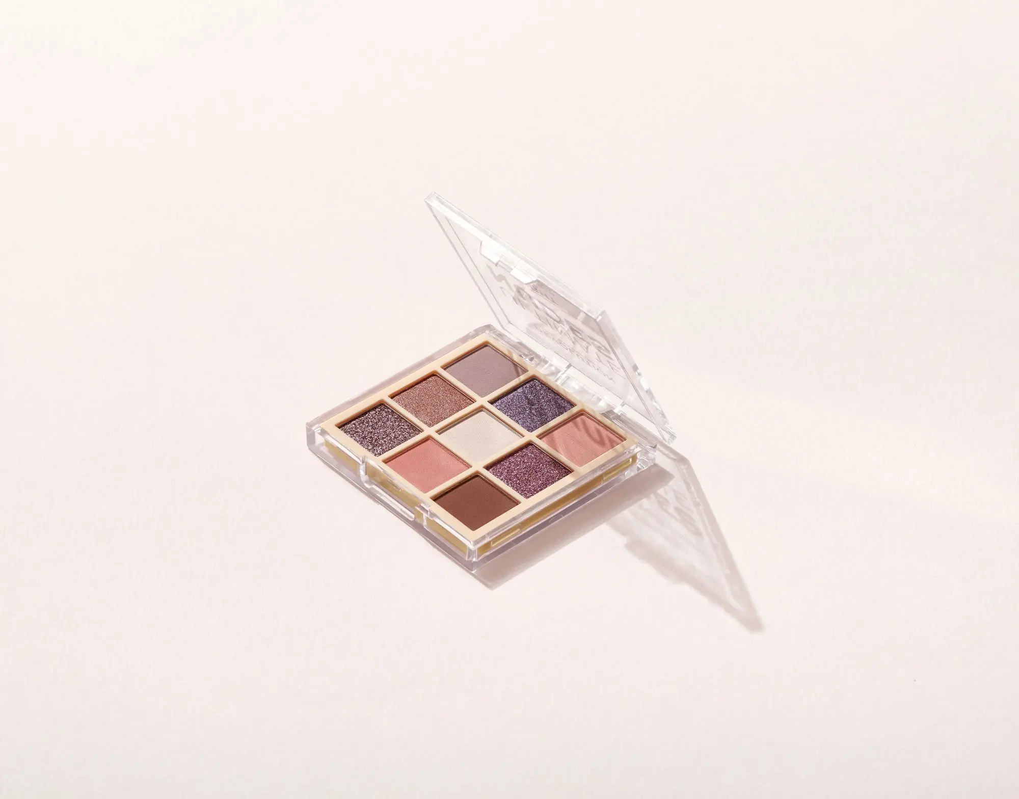 Makeup Revolution - PALETTE ULTIMATE NUDE LIGHT Ombres à paupières Palette couleurs nudes - Ombre à paupières