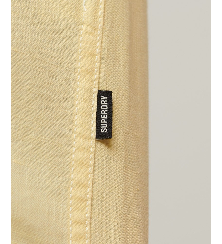 Camisa de manga curta Superdry em linho e algodão orgânico, amarela.