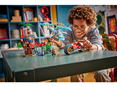 LEGO Ninjavoertuigen bij de boomhut (71857)
