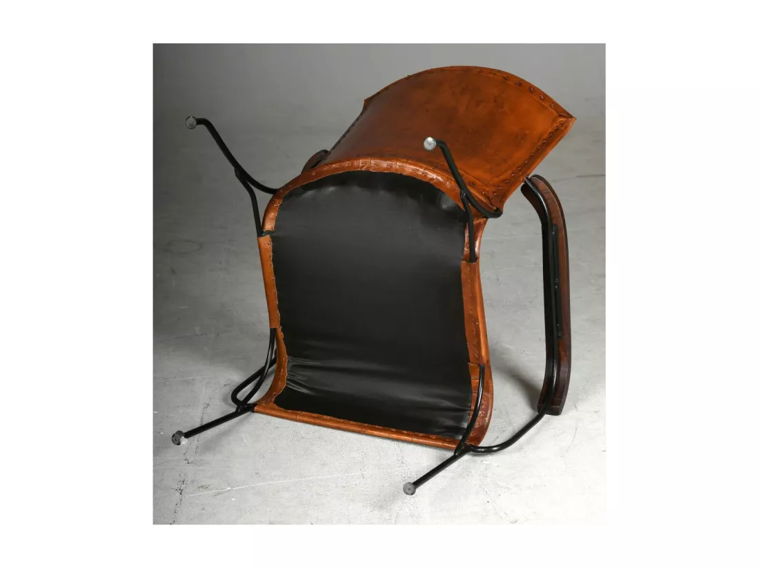 Fauteuil en cuir de buffle, métal et bois verni