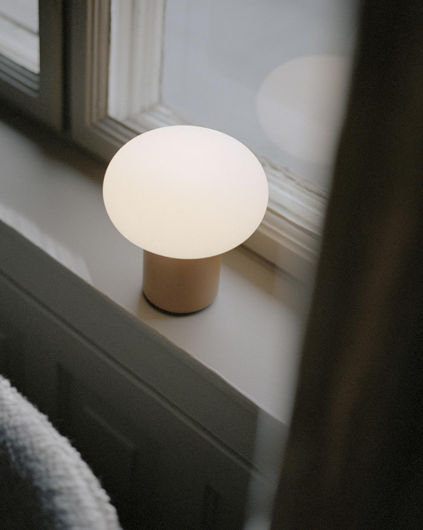 New Works Karl-Johan tafellamp LED oplaadbaar Cold Black