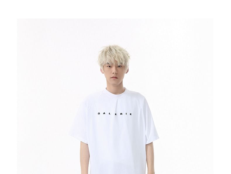 FAERIS - T-shirt met korte mouwen, ronde hals en geborduurde letters