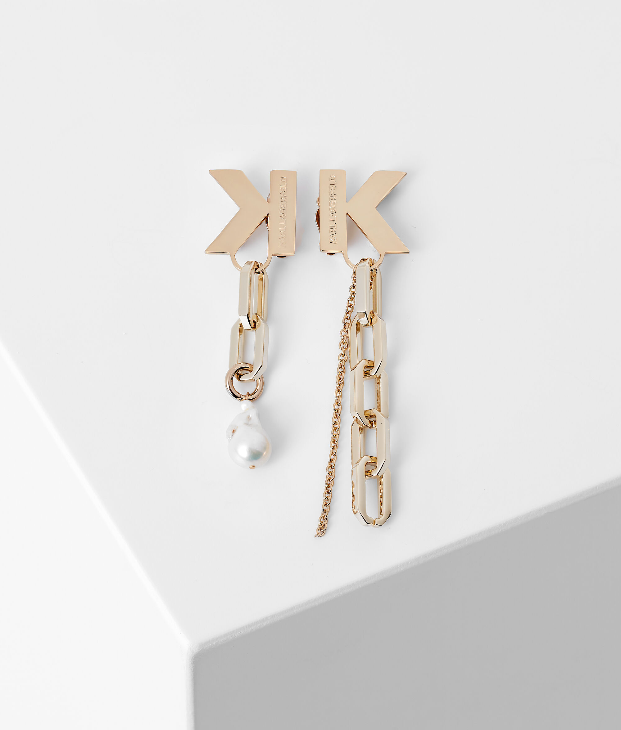 BOUCLES D'OREILLES K/METAL CHAÎNE ET PERLE