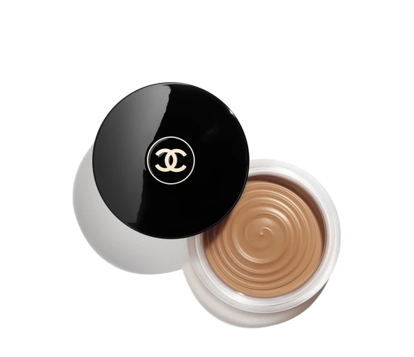 CHANEL LES BEIGES CRÈME ENSOLEILLÉE Crème gel fini ensoleillé. Belle mine naturelle effet hâlé.390 SOLEIL TAN BRONZE
