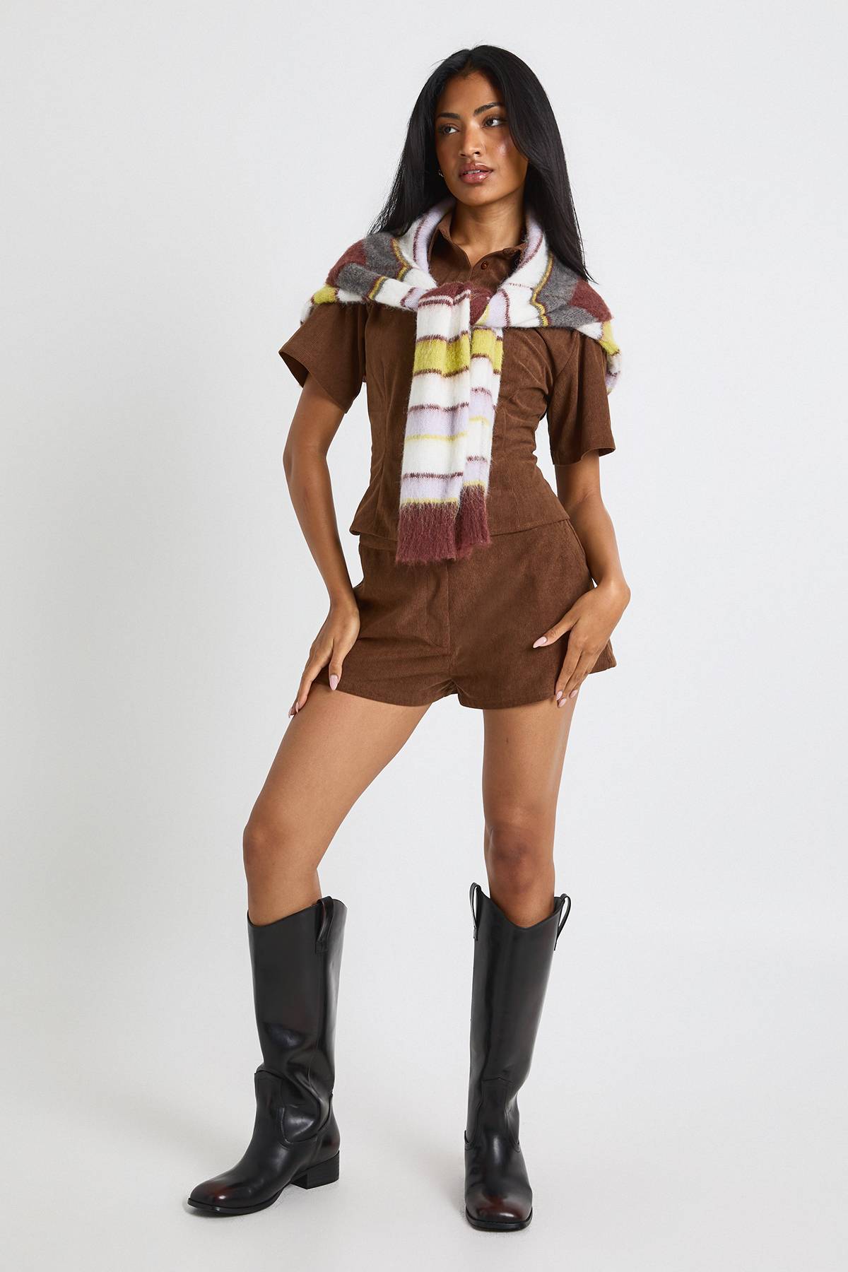 boohoo Chemise Ajustée En Velours Côtelé À Manches Courtes