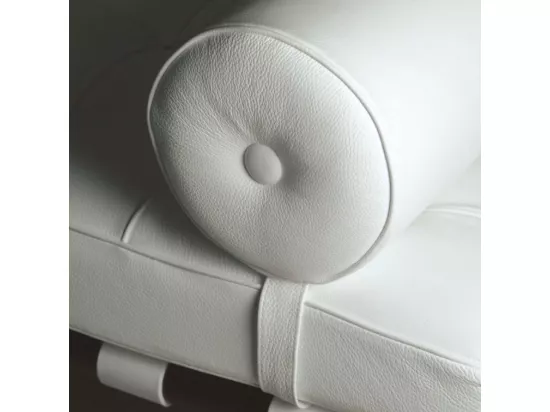 Méridienne design cuir blanc capitonné Larkow