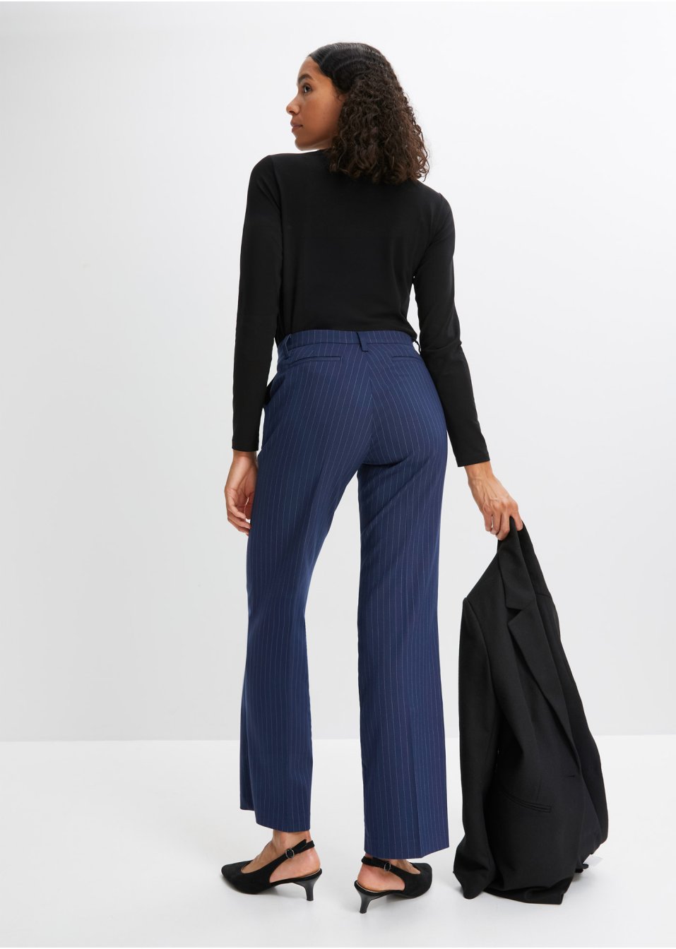 Pantalon à fines rayures avec jambes larges