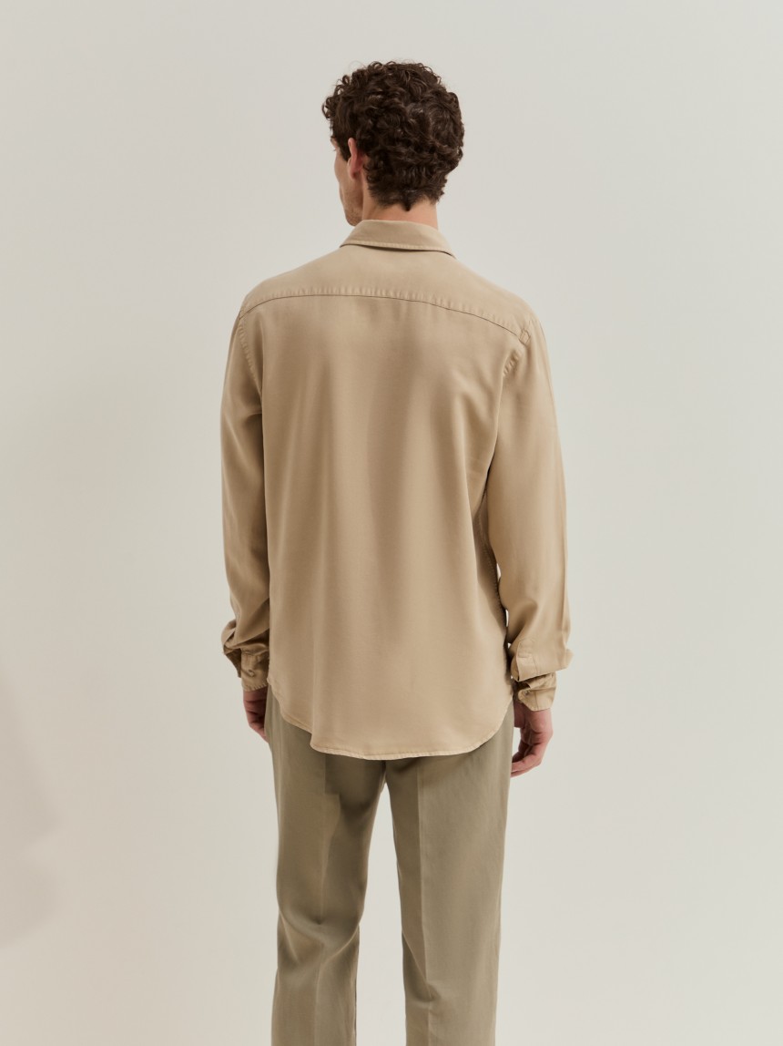 Camisa regular fit em liocel
