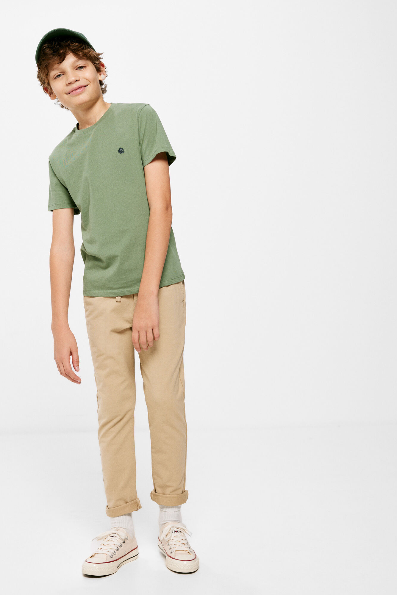 Camiseta básica com logo para meninos