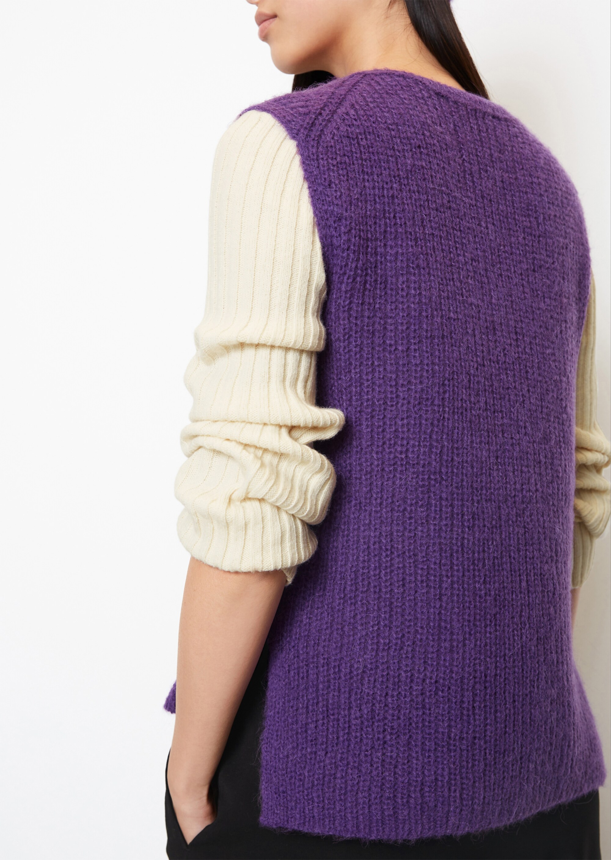 Ärmelloser Strickpullover regularaus flauschigem Schurwolle-Alpakawolle-Mix