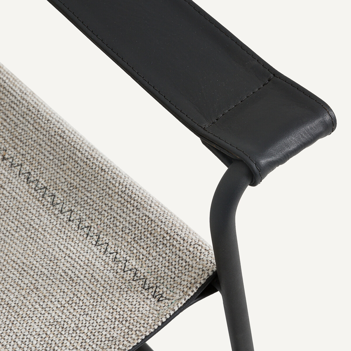AM.PM<br>Poltrona bimaterial em aço e metal, Alonzo