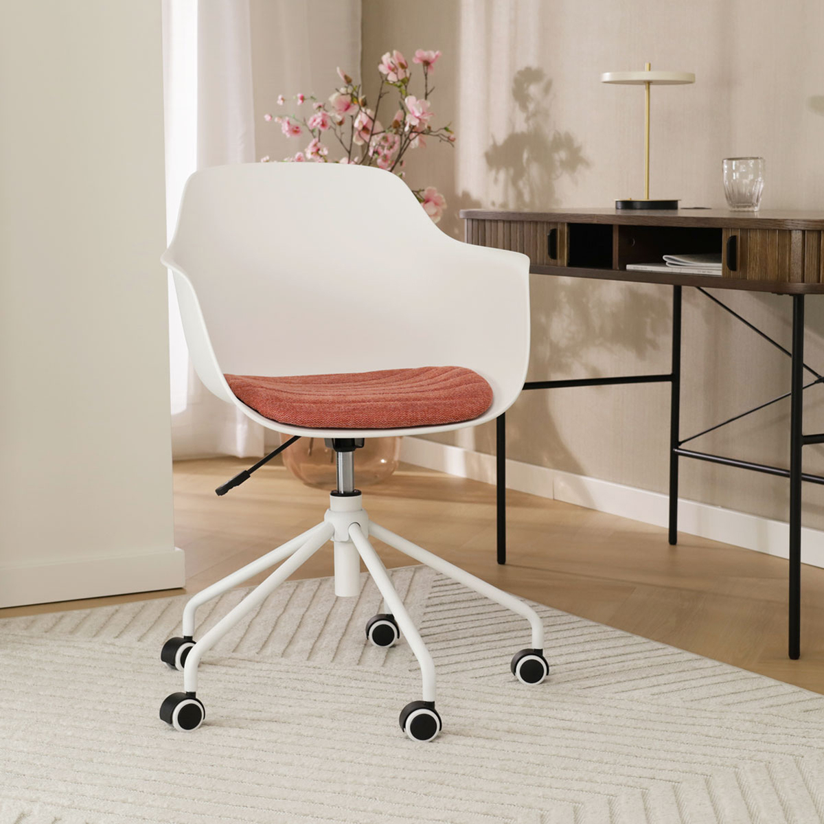 Nout-Liz bureaustoel wit met terracotta rood zitkussen