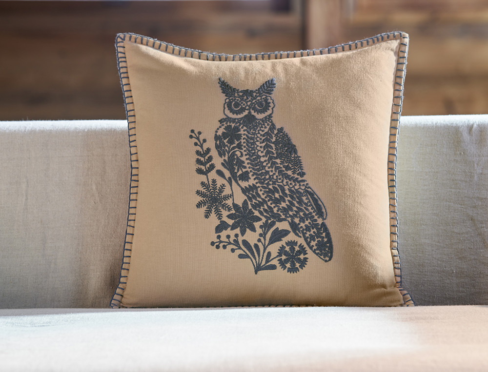 Coussin brodé motif hibou-Chemin des écureuils