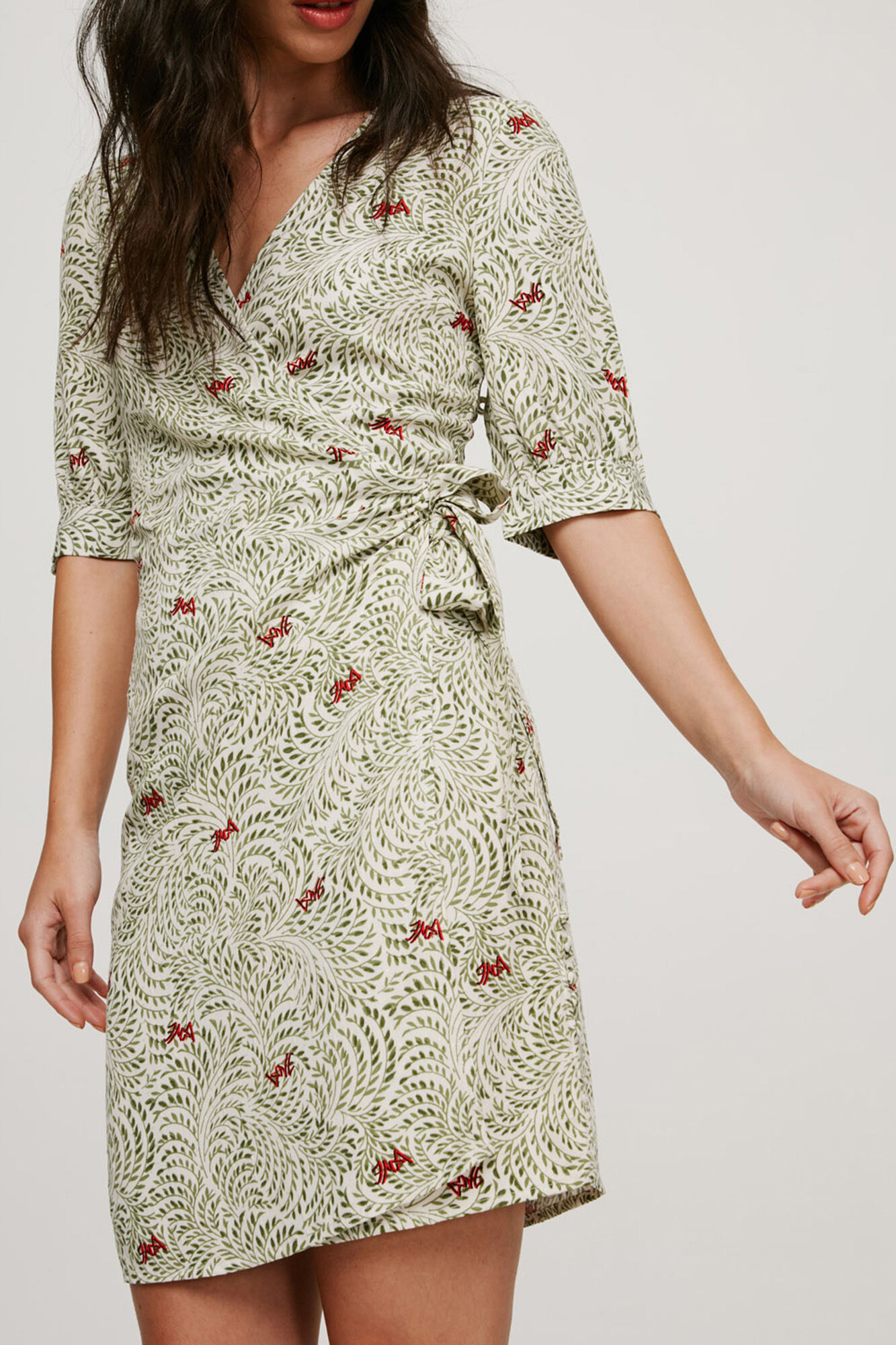 Vestido curto envelope - Cinza