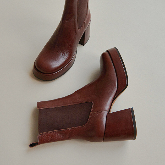 Bottines à plateformes et bouts carrés  en cuir vielli marron
