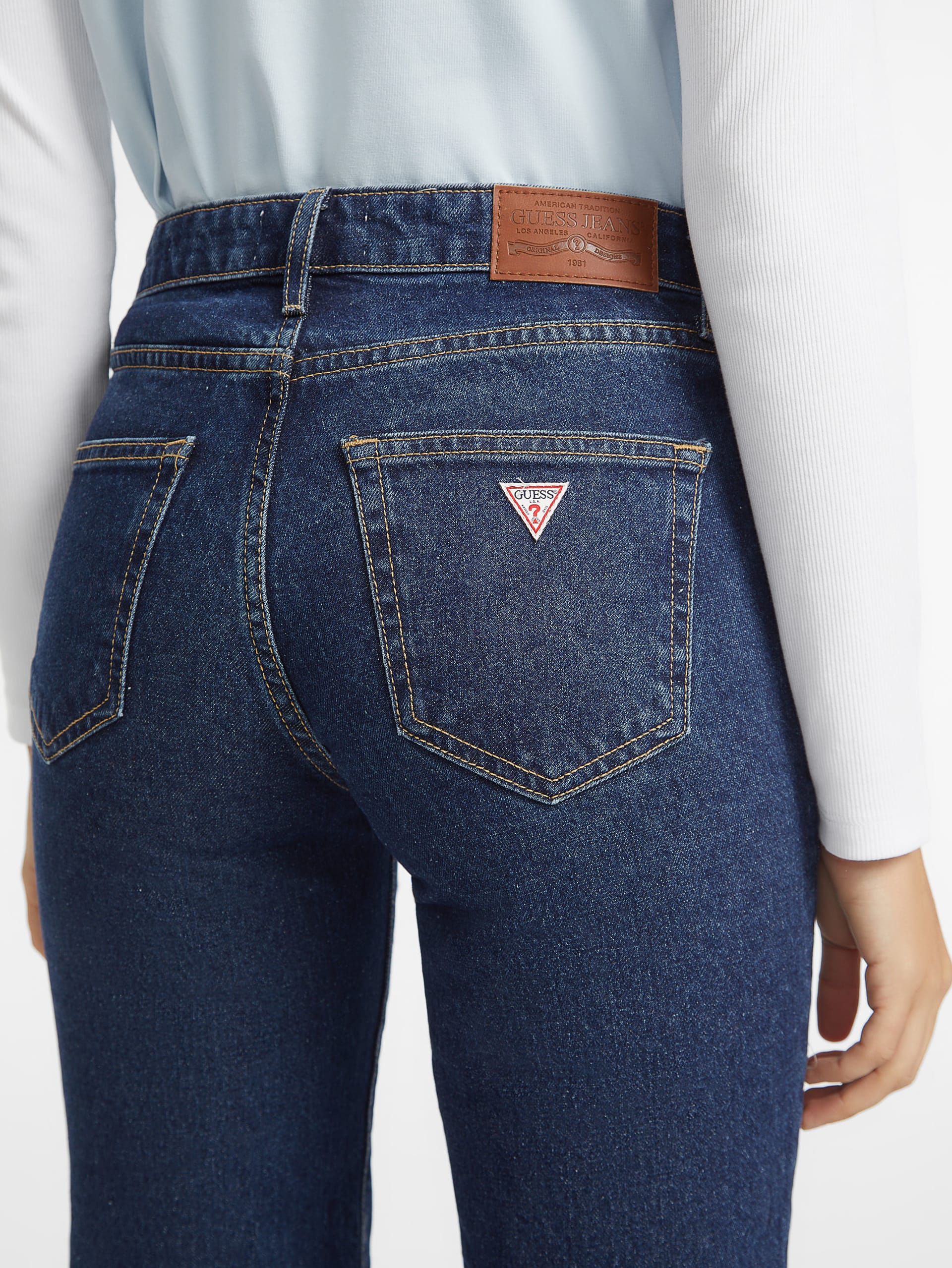 Calça jeans reta de cintura média G08