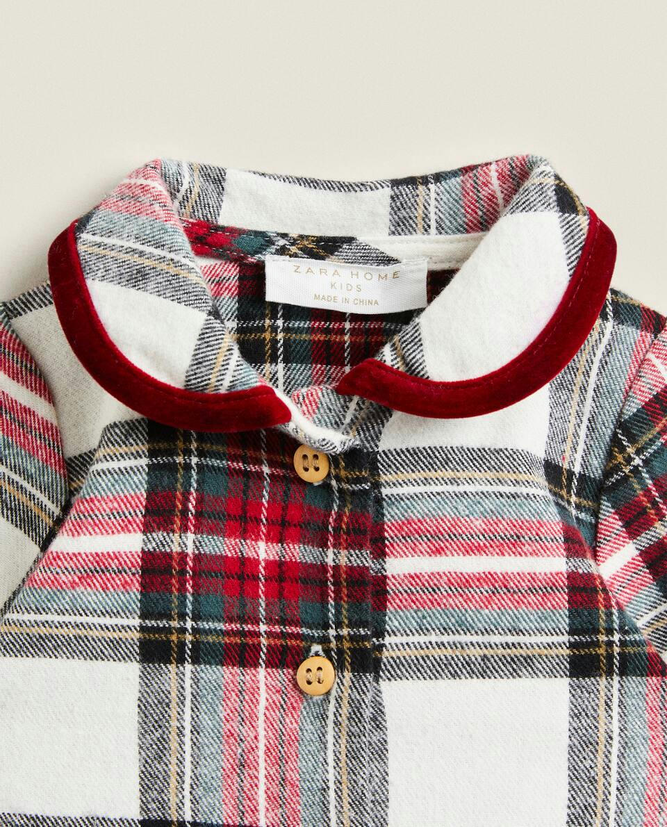 MACACÃO DE BEBÊ COM ESTAMPA XADREZ NATALINA