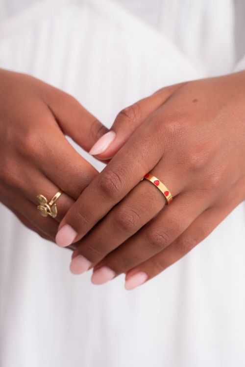 Ring met rode hartjes