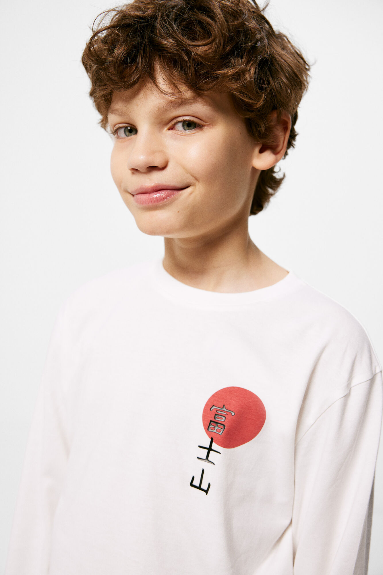 Camiseta infantil com estampa japonesa