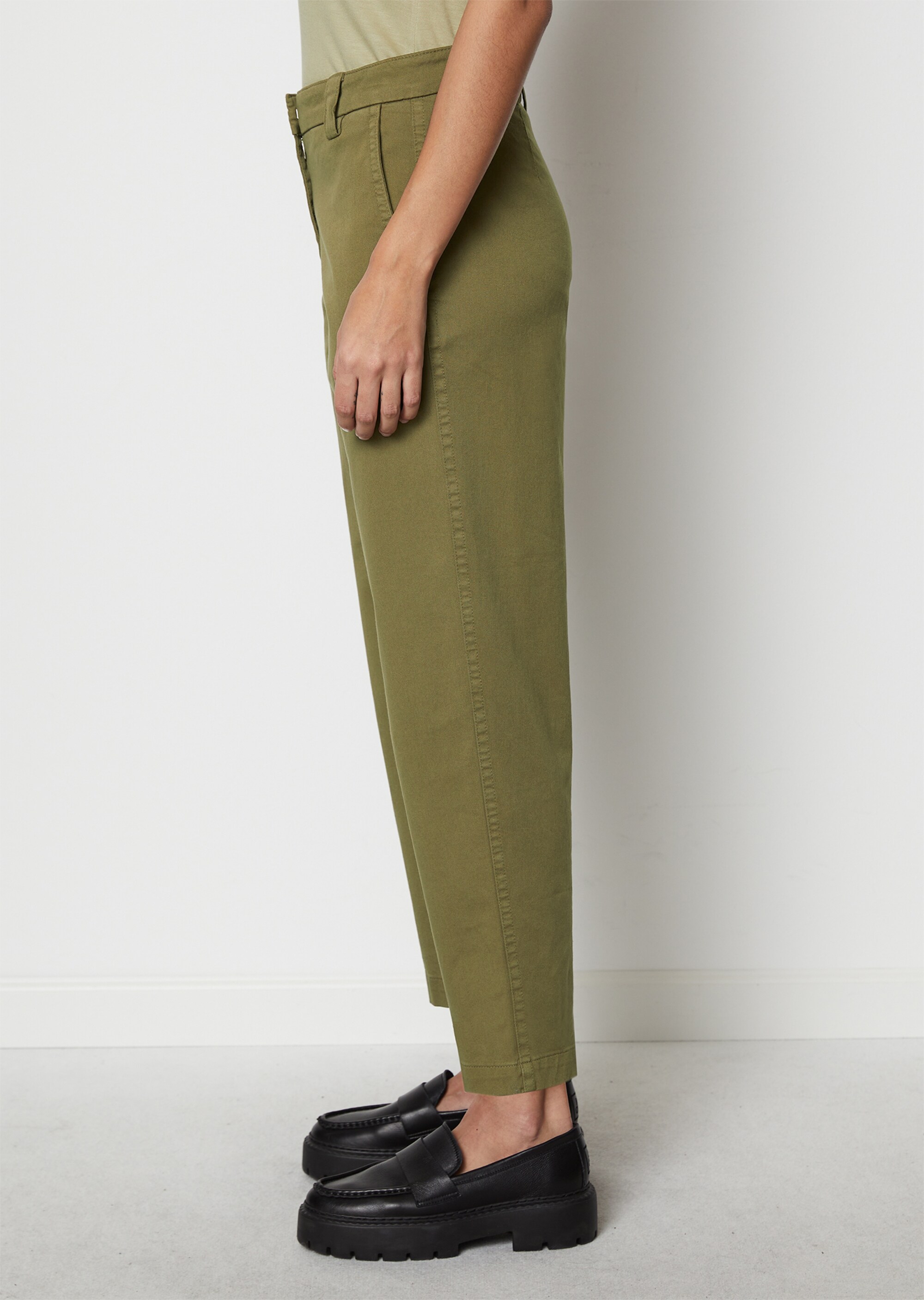 Chino Modell KALNI tapered aus Bio-Baumwoll-Stretch