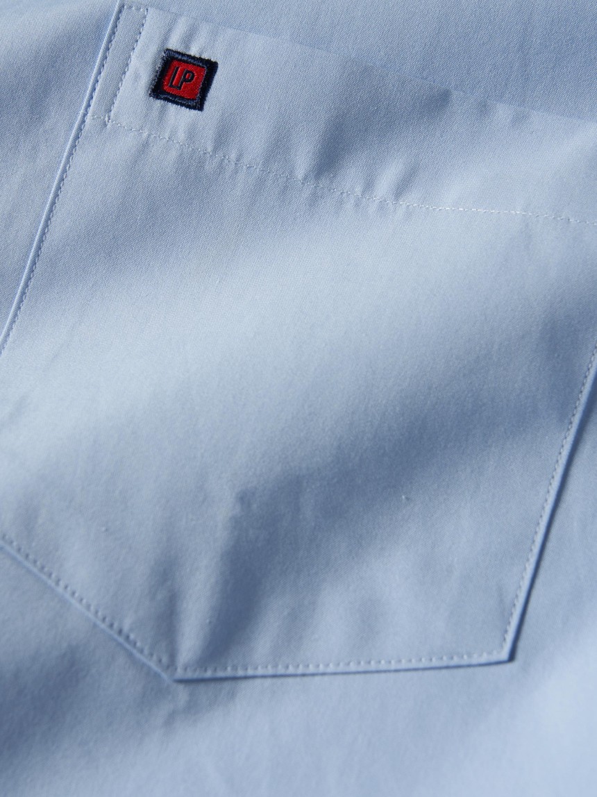 Camisa regular fit de algodão em cor lisa