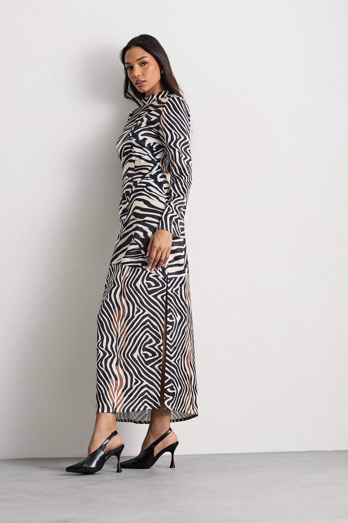 Warehouse Robe Longue à Panneaux en Satin Imprimé Zèbre