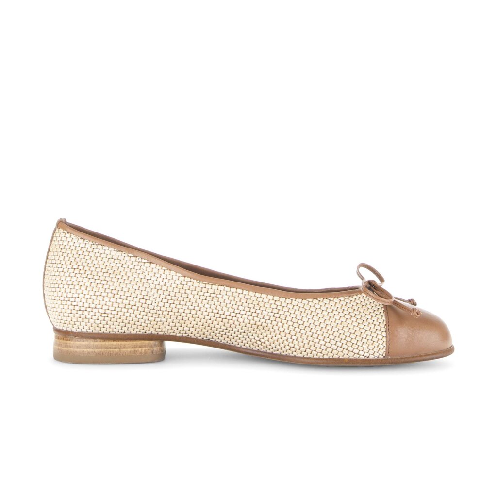 Elegante ballerina beige