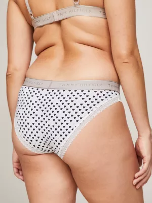 Calcinhas com estampa e detalhes em renda