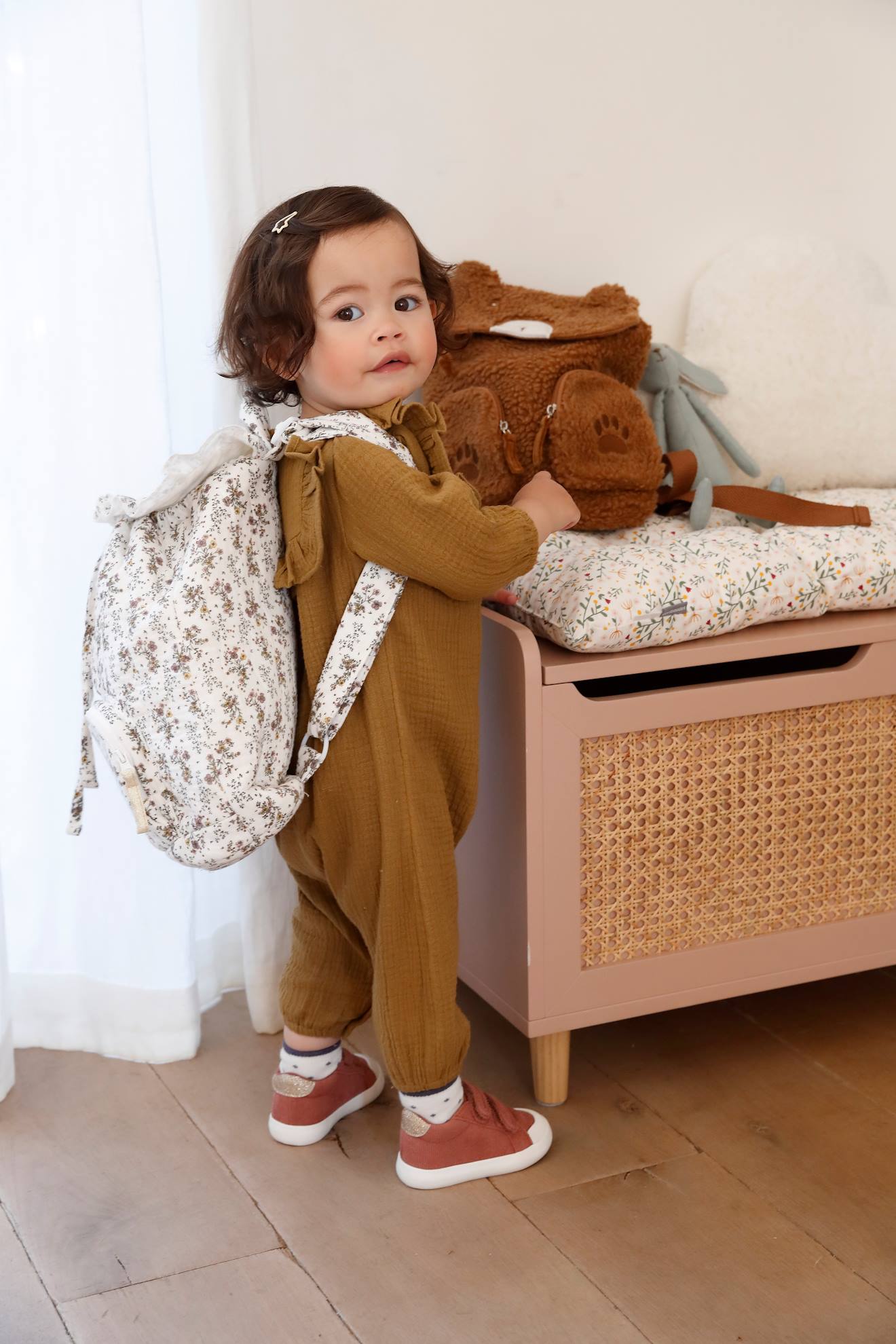 Mochila estampada com flores bege claro