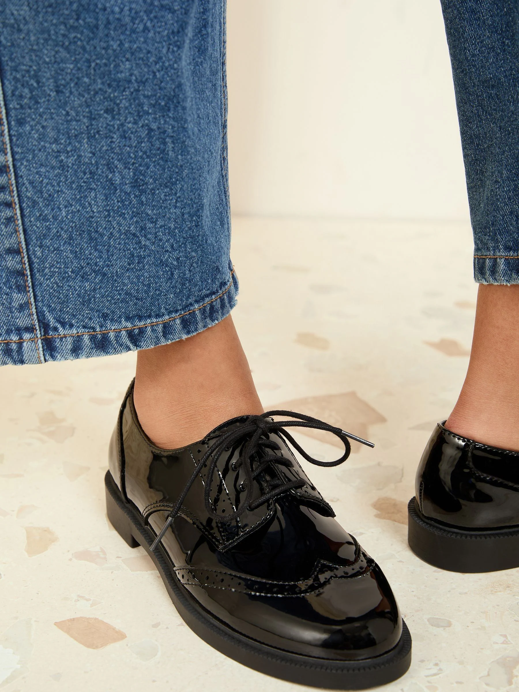 Friends Like These platte comfortabele Brogue schoenen met vetersluiting van lak kunstleer