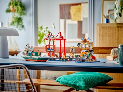 LEGO Haven met vrachtschip (60422)