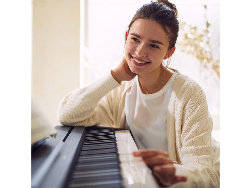 Yamaha E-Piano P-45B Schwarz Authentisches E-Piano mit natürlichem Spielgefühl