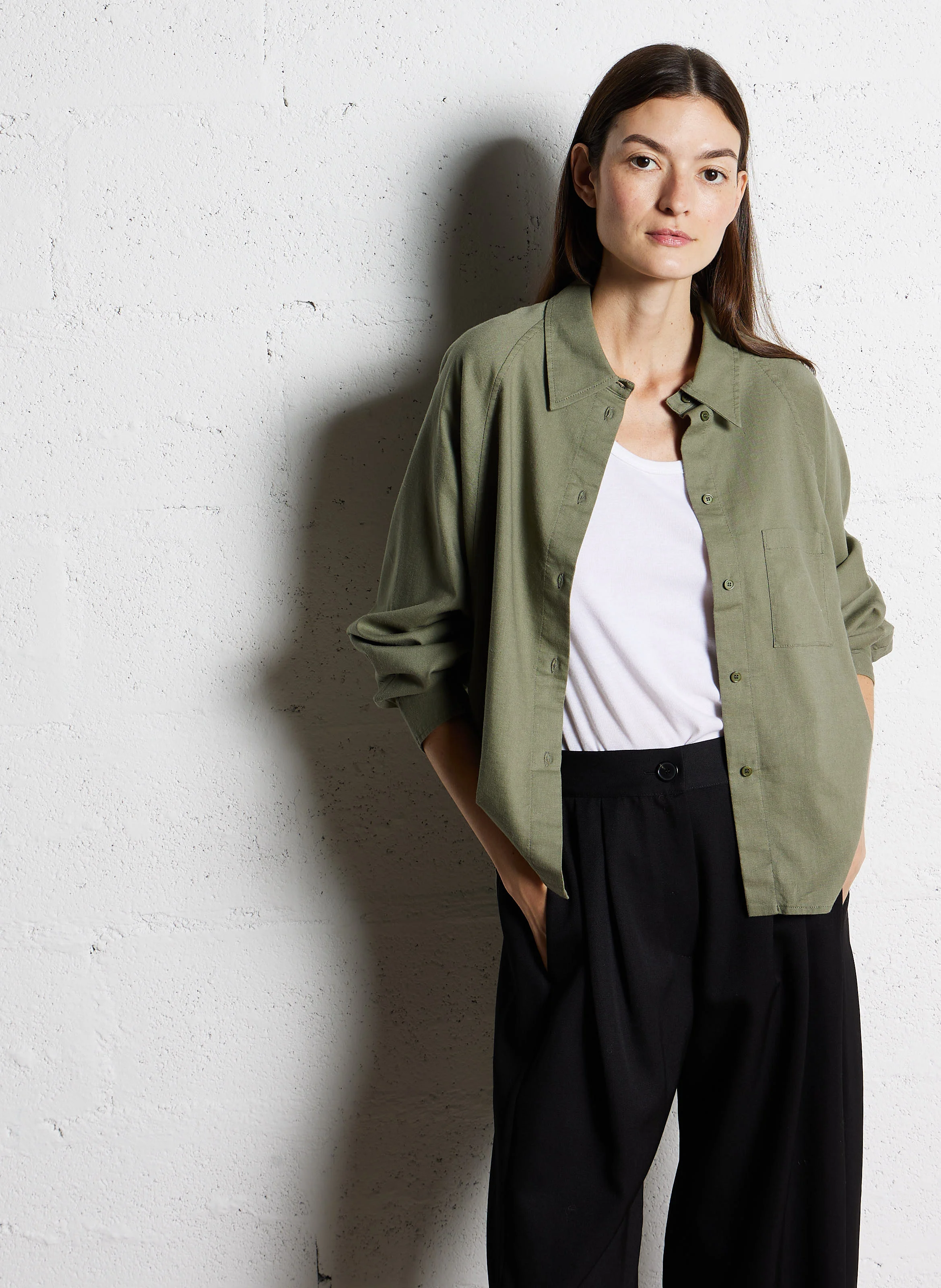 BASS - Chemise ample col classique en lin mélangé | Kaki