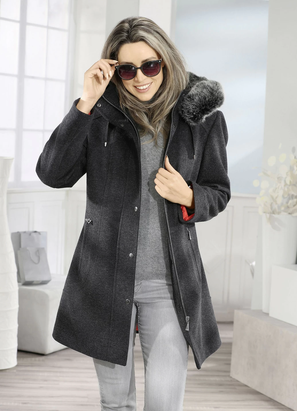 Longjacke mit abnehmbarer Kapuze